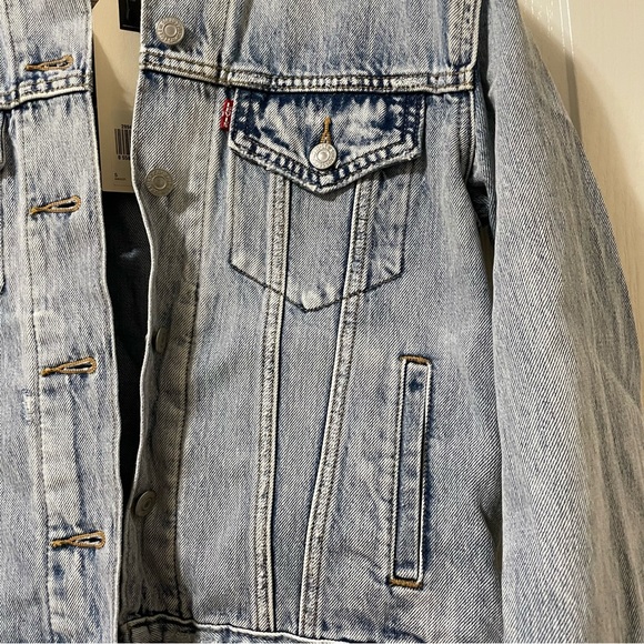 Levi’s Denim Jacket - Picture 3 of 5